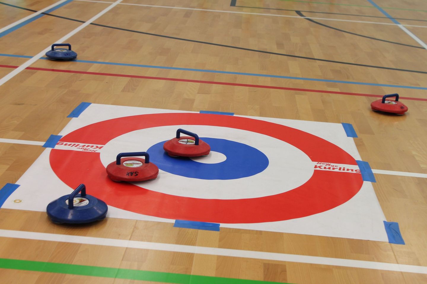 kurling stones on target at kurling social community group